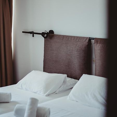 Ovis Hotel Apartments Ayía Nápa Extérieur photo