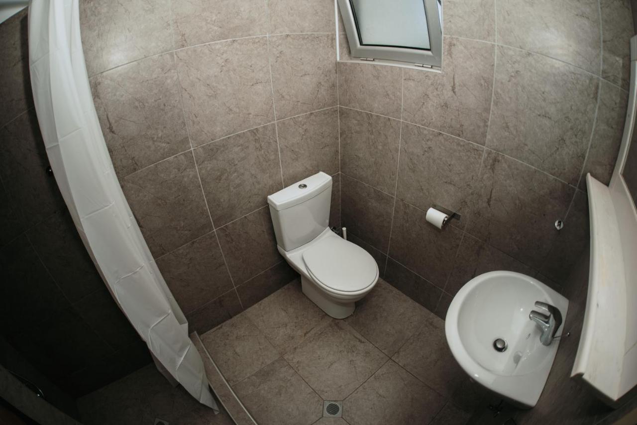 Ovis Hotel Apartments Ayía Nápa Extérieur photo