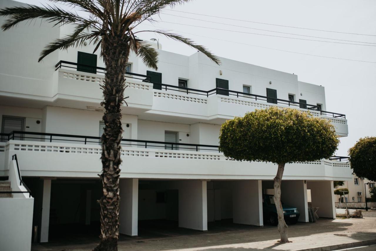 Ovis Hotel Apartments Ayía Nápa Extérieur photo
