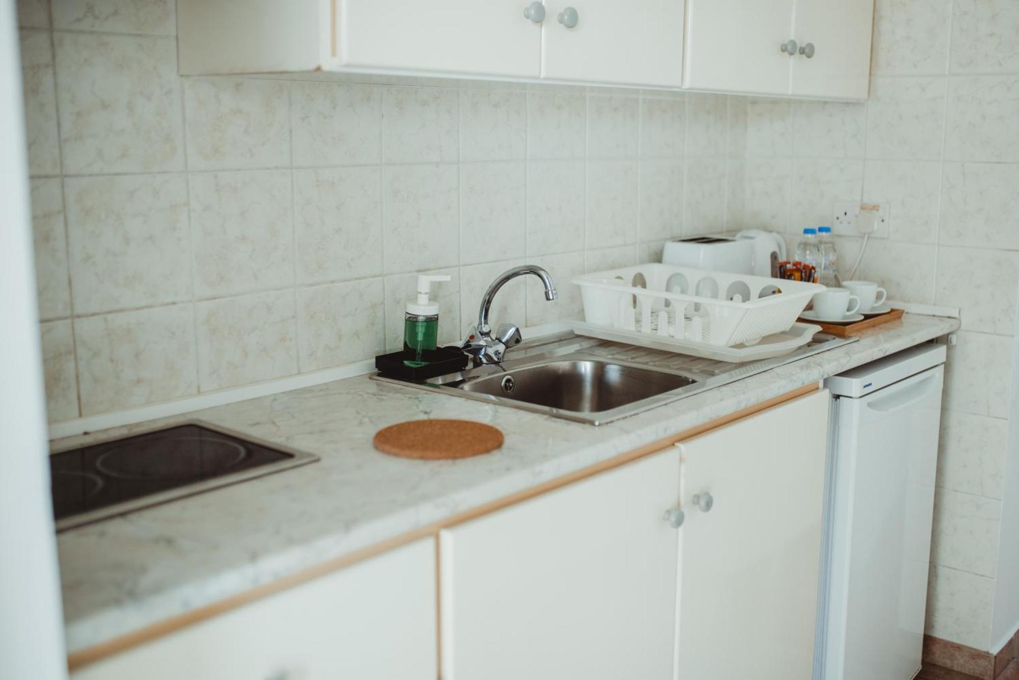 Ovis Hotel Apartments Ayía Nápa Extérieur photo