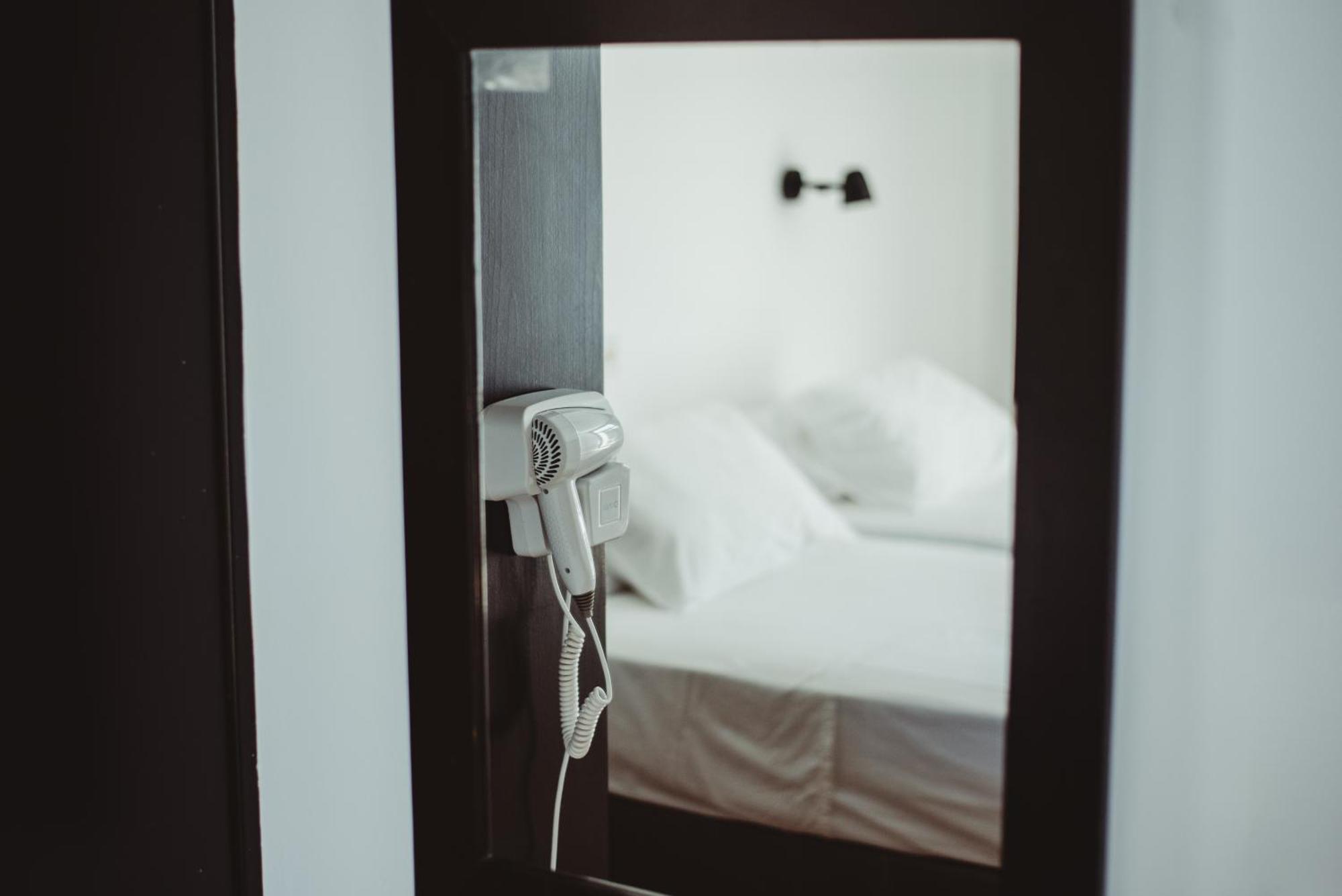 Ovis Hotel Apartments Ayía Nápa Extérieur photo