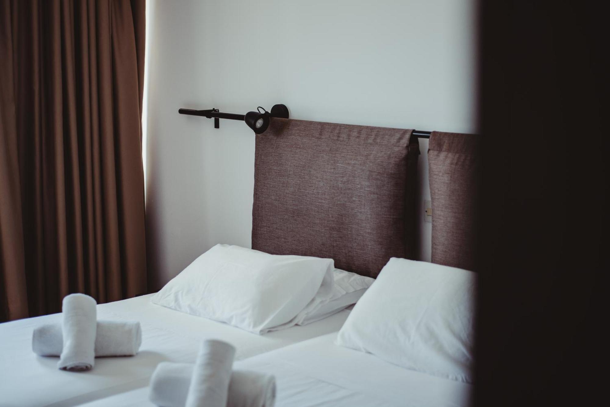 Ovis Hotel Apartments Ayía Nápa Extérieur photo